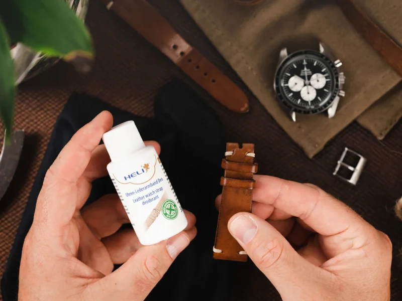 Hãy thử dung dịch dưỡng hoặc chất làm mềm ở một vùng nhỏ để kiểm tra khả năng đổi màu hoặc phản ứng không mong muốn