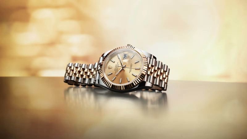 Đồng hồ Demi còn được gọi với những tên quen thuộc như đồng hồ two-tone hay đồng hồ bicolor