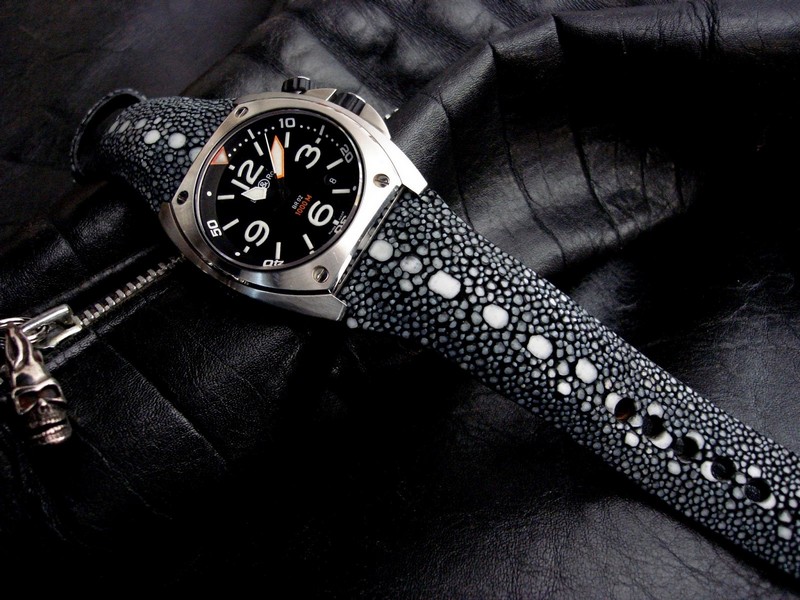 Ly do nen so huu day dong ho da ca duoi 3