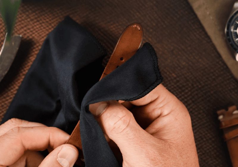 Các cách khử mùi dây da đồng hồ nhanh chóng